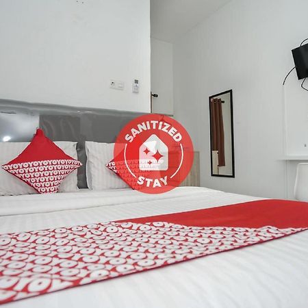 Oyo 183 The Pipe House Hotel Palembang Ngoại thất bức ảnh