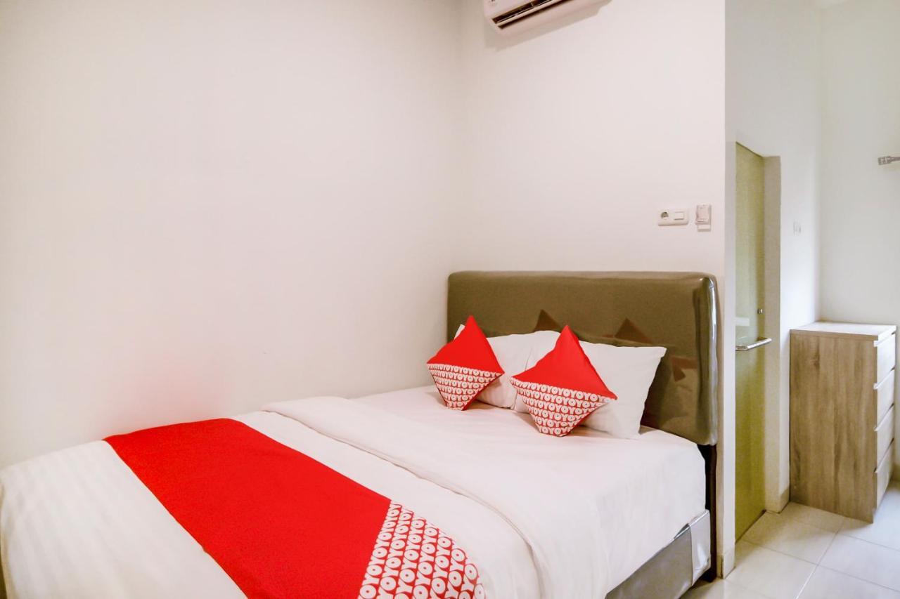 Oyo 183 The Pipe House Hotel Palembang Ngoại thất bức ảnh
