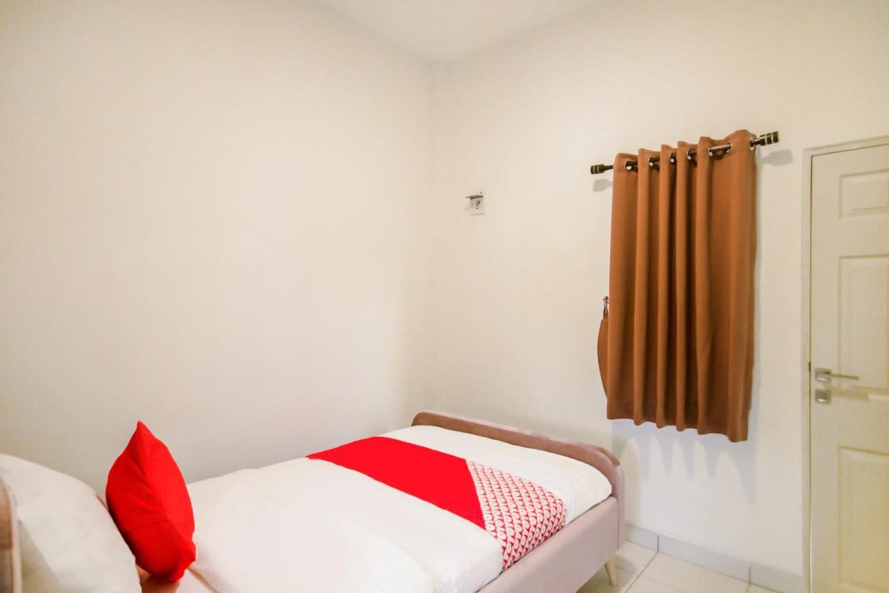 Oyo 183 The Pipe House Hotel Palembang Ngoại thất bức ảnh