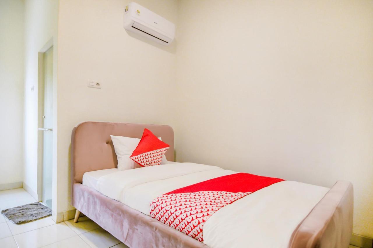 Oyo 183 The Pipe House Hotel Palembang Ngoại thất bức ảnh