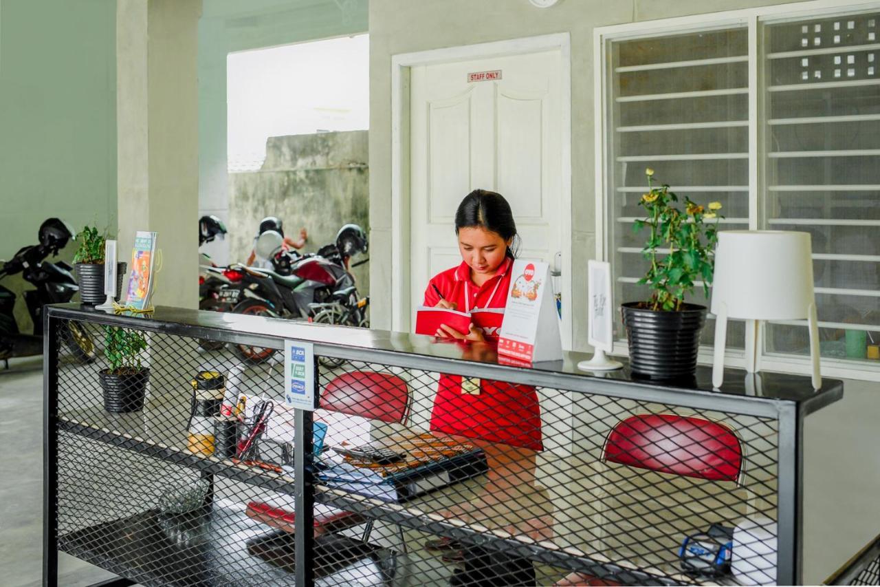 Oyo 183 The Pipe House Hotel Palembang Ngoại thất bức ảnh