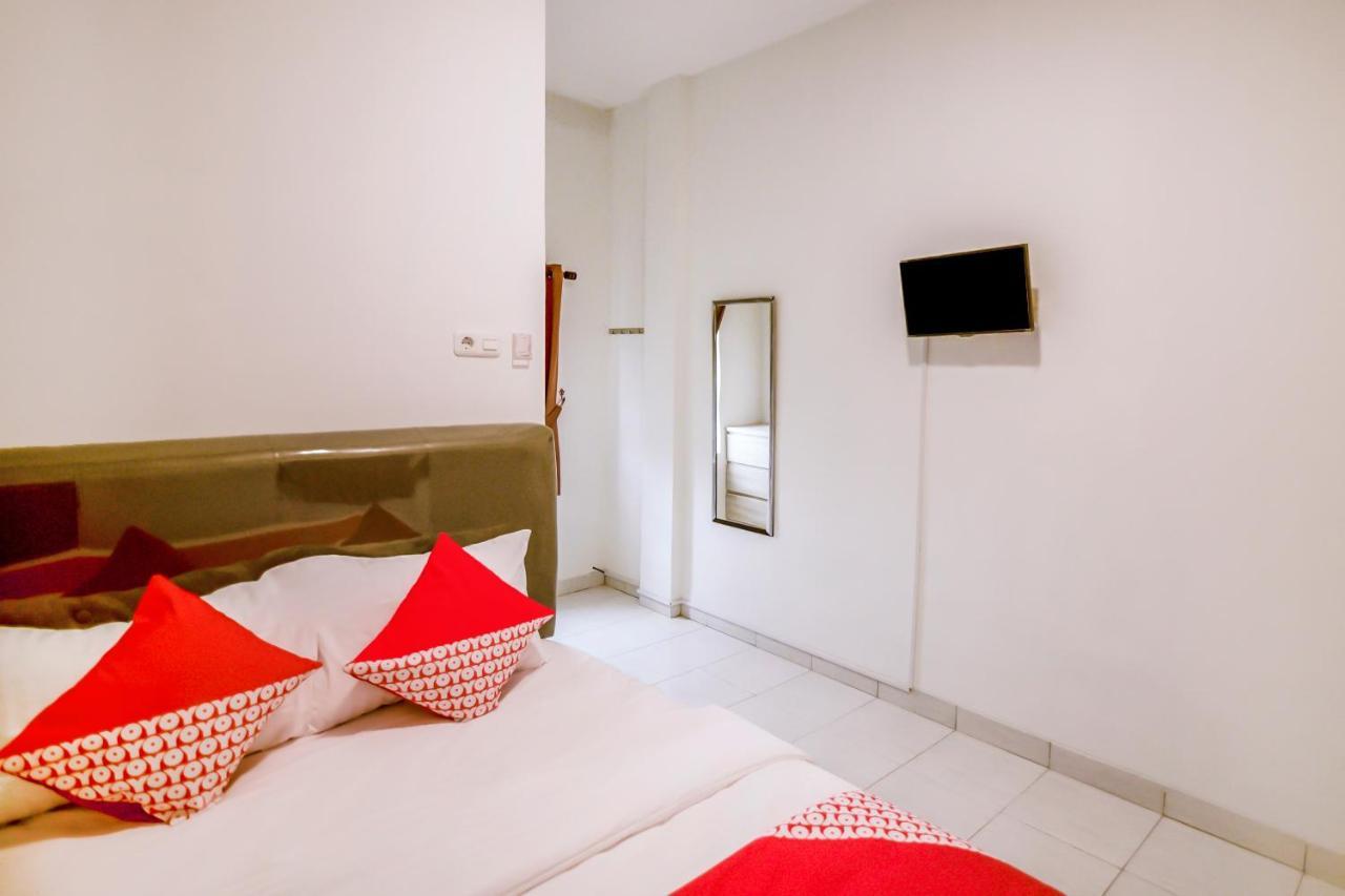 Oyo 183 The Pipe House Hotel Palembang Ngoại thất bức ảnh
