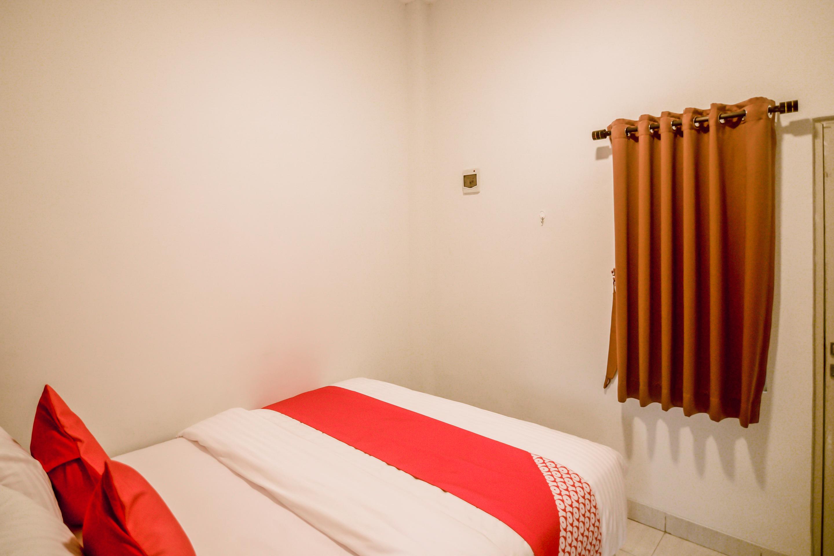 Oyo 183 The Pipe House Hotel Palembang Ngoại thất bức ảnh