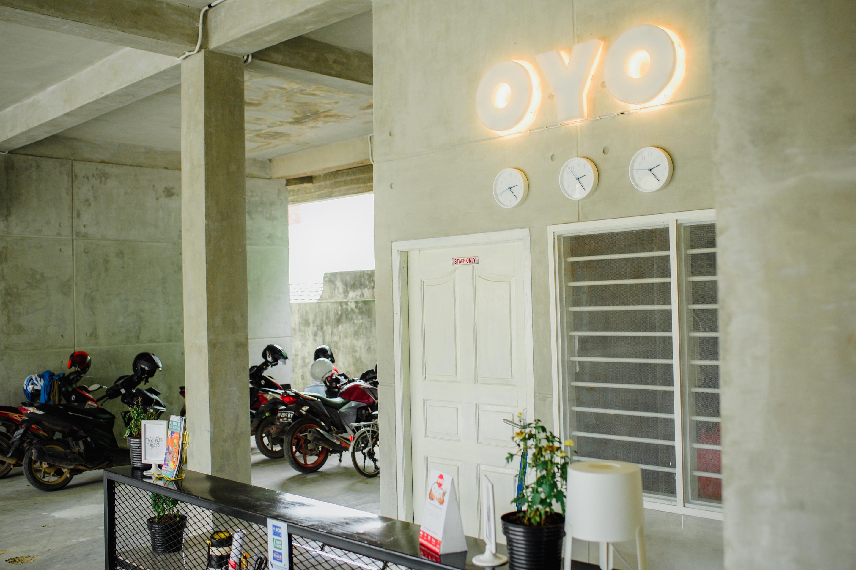 Oyo 183 The Pipe House Hotel Palembang Ngoại thất bức ảnh