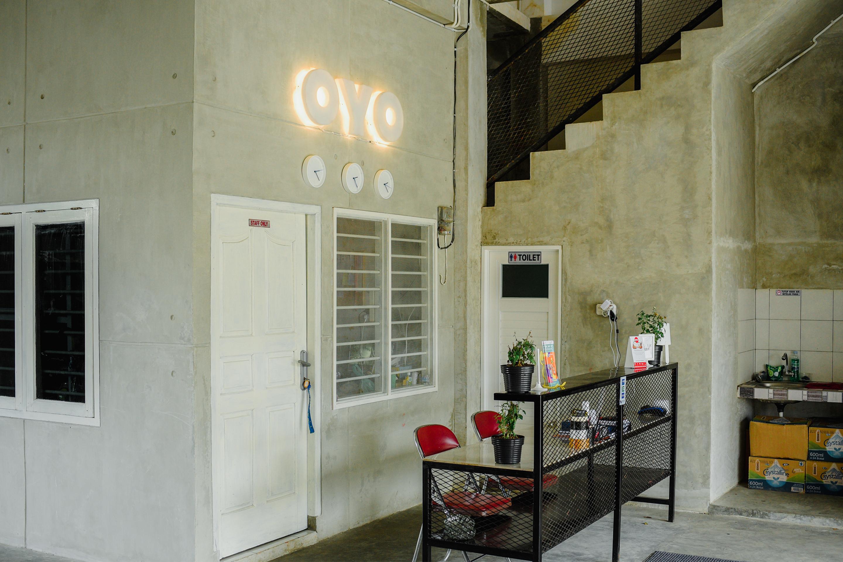 Oyo 183 The Pipe House Hotel Palembang Ngoại thất bức ảnh