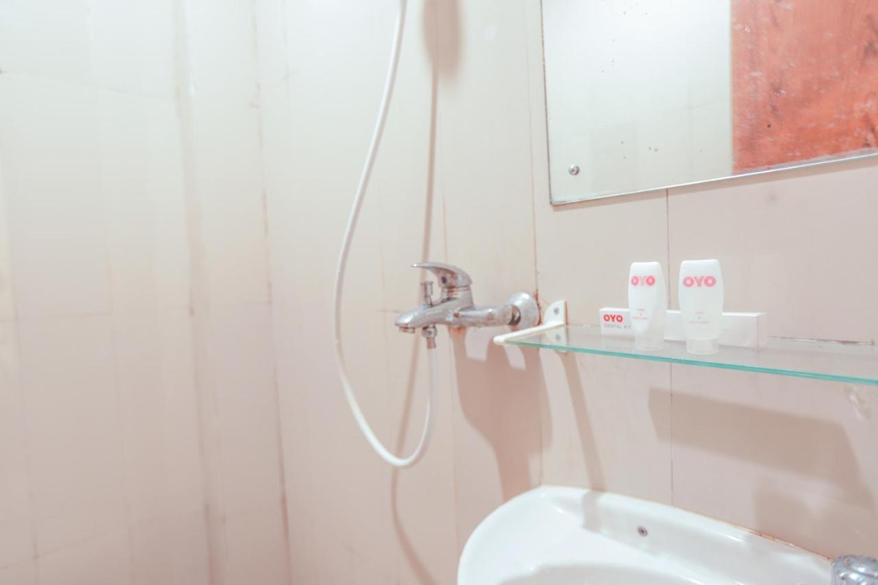 Oyo 183 The Pipe House Hotel Palembang Ngoại thất bức ảnh