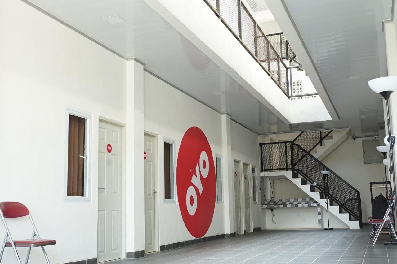 Oyo 183 The Pipe House Hotel Palembang Ngoại thất bức ảnh