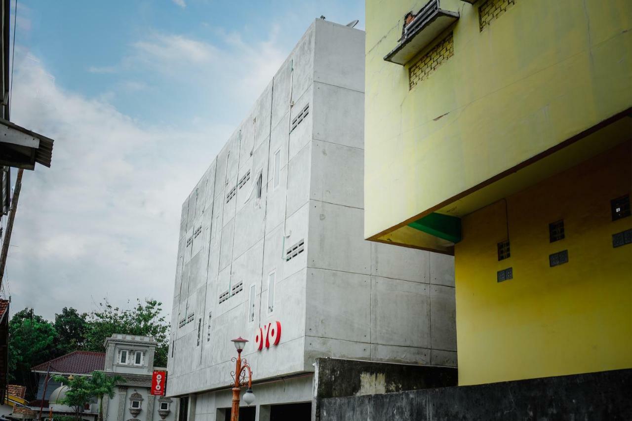 Oyo 183 The Pipe House Hotel Palembang Ngoại thất bức ảnh