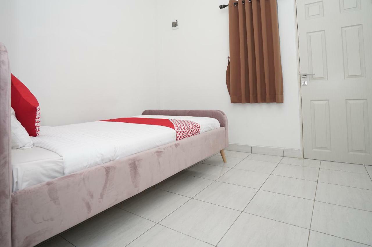 Oyo 183 The Pipe House Hotel Palembang Ngoại thất bức ảnh